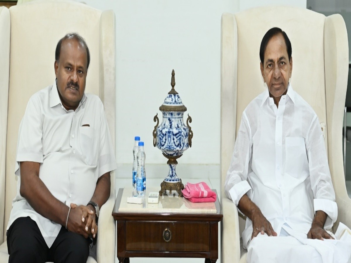 కర్ణాటక ఎన్నికలపై కుమారస్వామి, కేసీఆర్ చర్చ కర్ణాటక ఎన్నికలపై కుమారస్వామి, కేసీఆర్ చర్చ