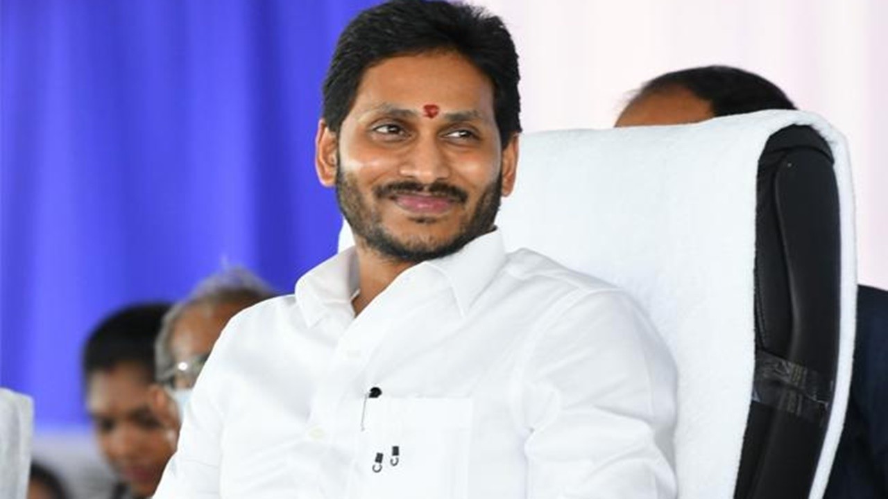 సీఎం జగన్ అసెంబ్లీలో చెప్పినవి అన్ని అసత్యాలే: సీపీఐ రామకృష్ణ సీఎం జగన్ అసెంబ్లీలో చెప్పినవి అన్ని అసత్యాలే: సీపీఐ రామకృష్ణ