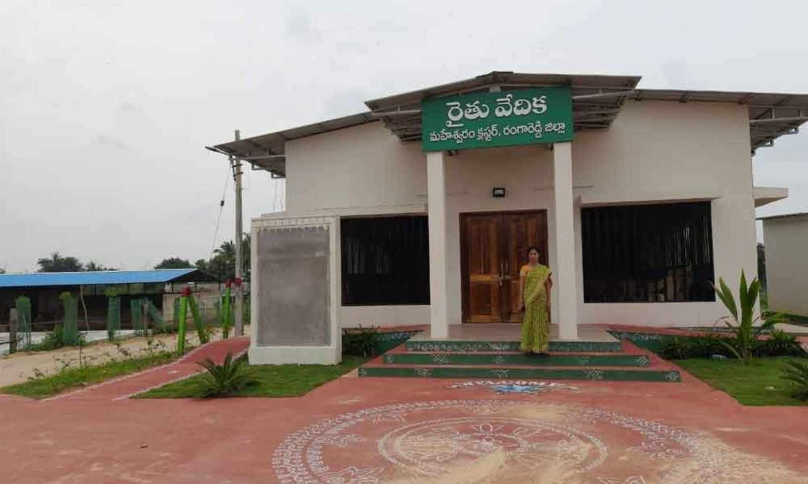 రైతు వేదికల్లో రాత్రివేళల్లో అసాంఘిక కార్యకలాపాలు రైతు వేదికల్లో రాత్రివేళల్లో అసాంఘిక కార్యకలాపాలు