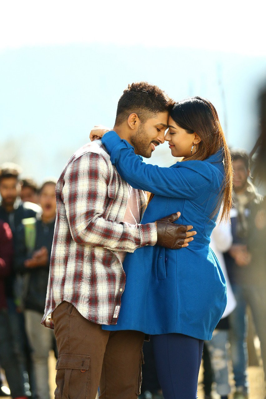 "నా పేరు సూర్య" తొలి రోజు వసూళ్లు..!! "నా పేరు సూర్య" తొలి రోజు వసూళ్లు..!!