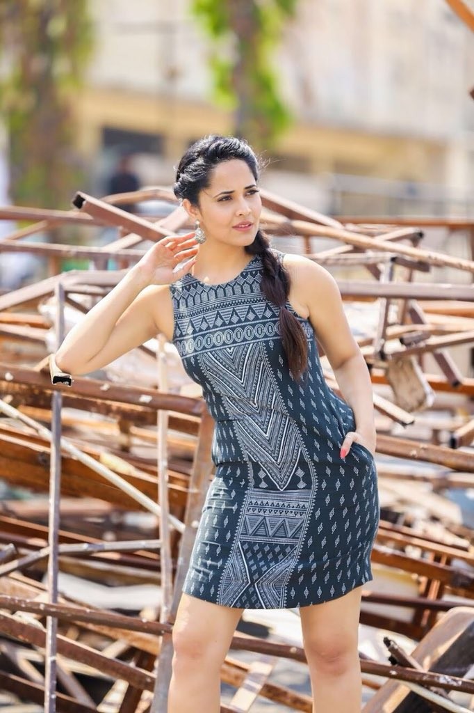 చిత్ర నిర్మాణంలోకి అనసూయ..!! చిత్ర నిర్మాణంలోకి అనసూయ..!!