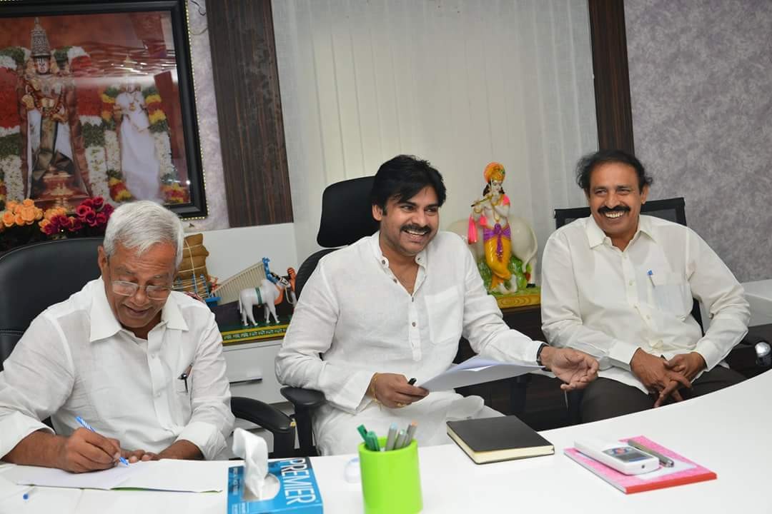 జనసేన, సిపిఐ, సిపిఎం, రౌండ్ టేబుల్ మీటింగ్!! జనసేన, సిపిఐ, సిపిఎం, రౌండ్ టేబుల్ మీటింగ్!!