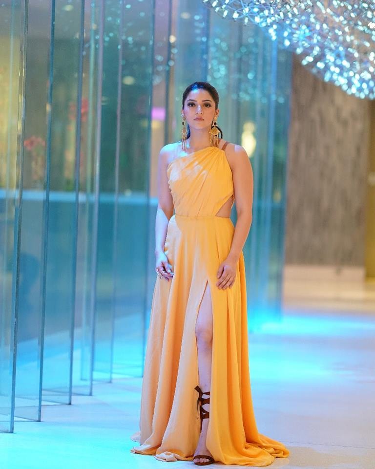 యూకేలో గోపీచంద్ తో మెహ్రీన్ పాటలు యూకేలో గోపీచంద్ తో మెహ్రీన్ పాటలు