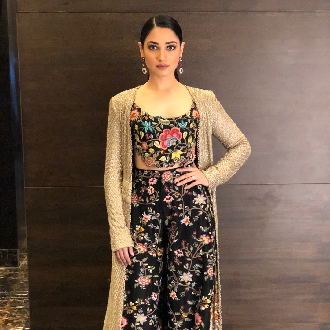 దటీజ్ మహాలక్ష్మిగా రాబోతున్న హీరోయిన్ తమన్నా. దటీజ్ మహాలక్ష్మిగా రాబోతున్న హీరోయిన్ తమన్నా.
