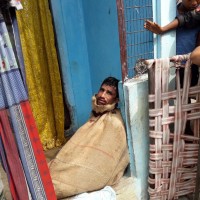 రౌడీ షీటర్ వీరంగం.. గోనె సంచిలో బంధించి దేహశుద్ది