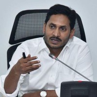  సీఎం  పారికర్ అమ్మాయిలంటే భయం 