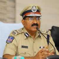 63వేల మంది పోలీసులకు ఒకేసారి సమాచారం           కాప్ కనెక్ట్ పేరుతో ప్రత్యేక యాప్‌ ఈ యాప్‌తో ఉత్తమ ఫలితాలు డీజీపీ మహేందర్‌రెడ్డి 