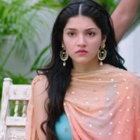 అమెరికా విమానాశ్రయంలో మెహ్రీన్ విచారణ