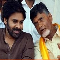 గుడిలో పవన్ చంద్రబాబు పలకరింతలు