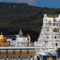  తిరుమలలో కొనసాగుతున్న భక్తుల రద్దీ